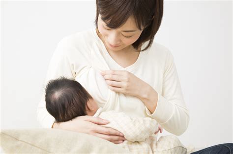 授乳後 貧乳|胸が小さい貧乳だと母乳が出ない？胸の大きさと母乳。